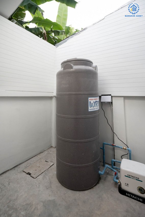 บ้านมือสองตกแต่งใหม่ โครงการ ซอยวัดกำแพง14/2 พิบูลย์สงคราม ทาวน์โฮม 3 ชั้นพร้อมอยู่ เนื้อที่ 19.9 ตร.ว. ฟังก์ชัน 4 ห้องนอน 3 ห้องน้ำ จอดรถได้ 1 คัน บนสุดยอดทำเล! เชื่อมถนนพิบูลย์สงคราม, วงศ์สว่าง, นครอินทร์ และติวานนท์ ใกล้จุดขึ้นทางด่วนศรีรัช-วงแหวนรอบนอก และรถไฟฟ้า "สถานีแยกติวานนท์"